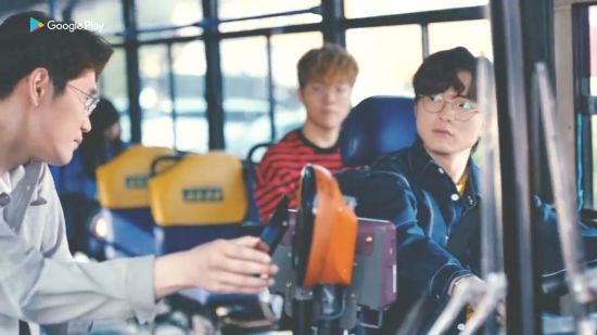 Dota2传奇选手Collapse与Yatoro的巅峰对决